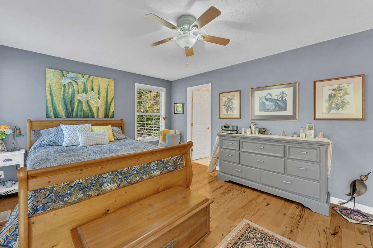 The door in the background is the ensuite bathroom.