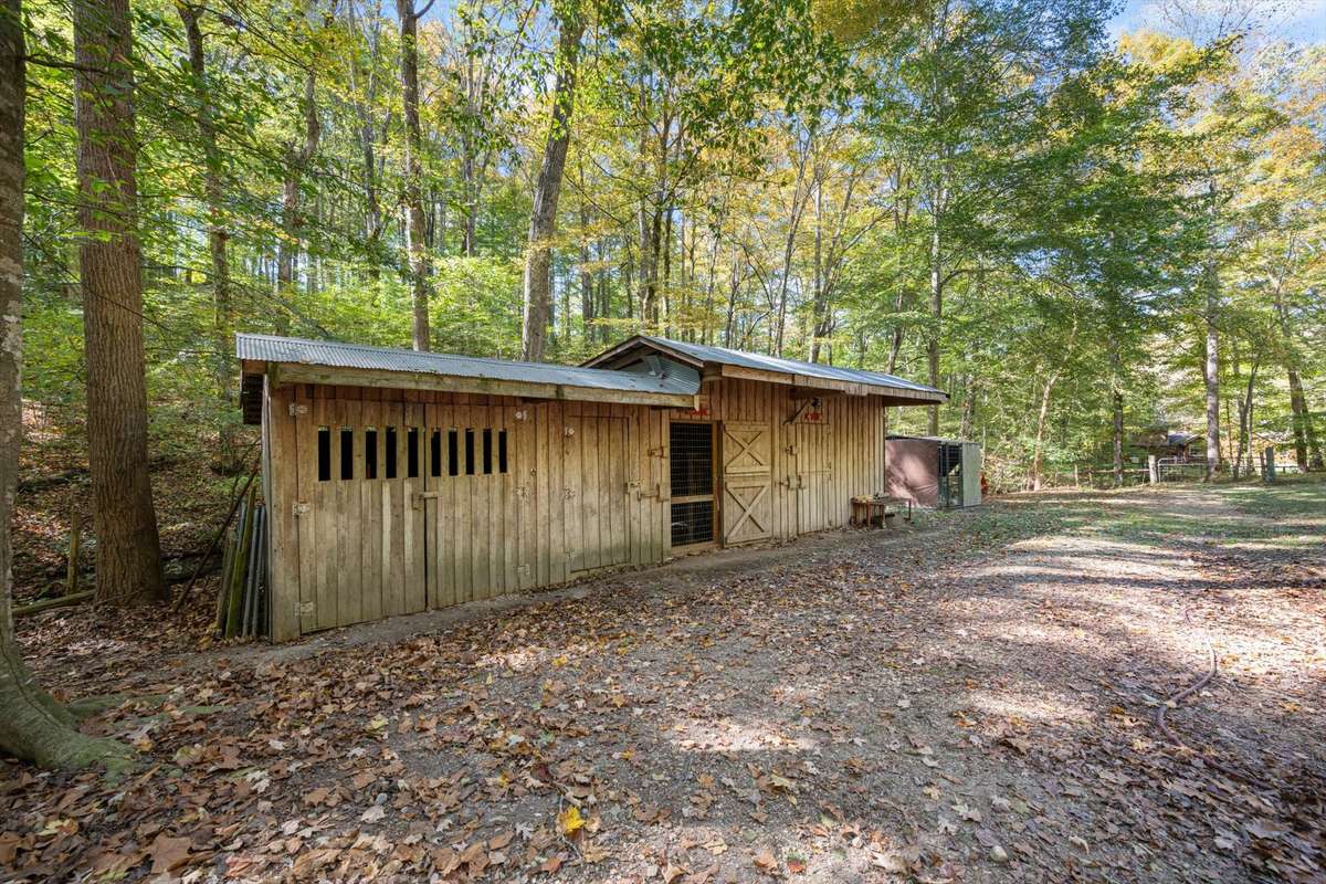3 stall barn