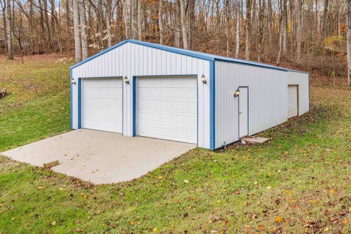 26x50 detached building with workshop