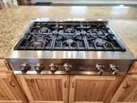 Professional gas cooktop