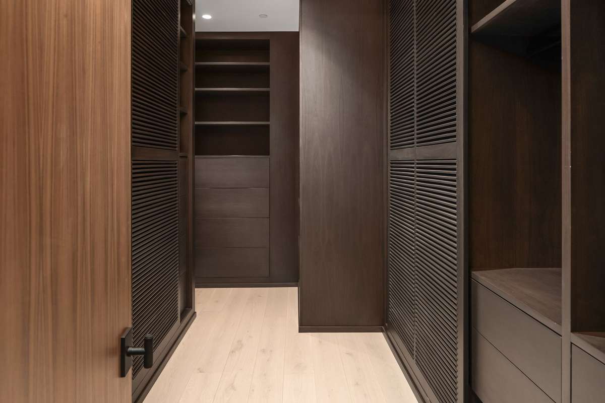 Impeccably designed walk-in