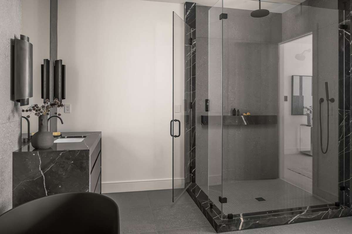 Spa-inspired bath experience