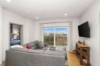 Perfect for Roommate Scenario -- Bedrooms on Opposite Sides of Unit