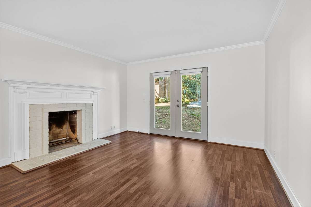 Living room at Hobbs House M -16