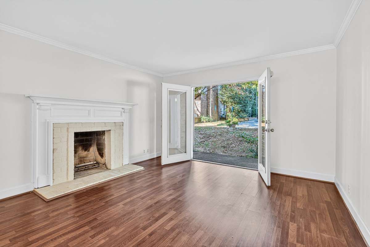 Move in ready condo with new HVAC