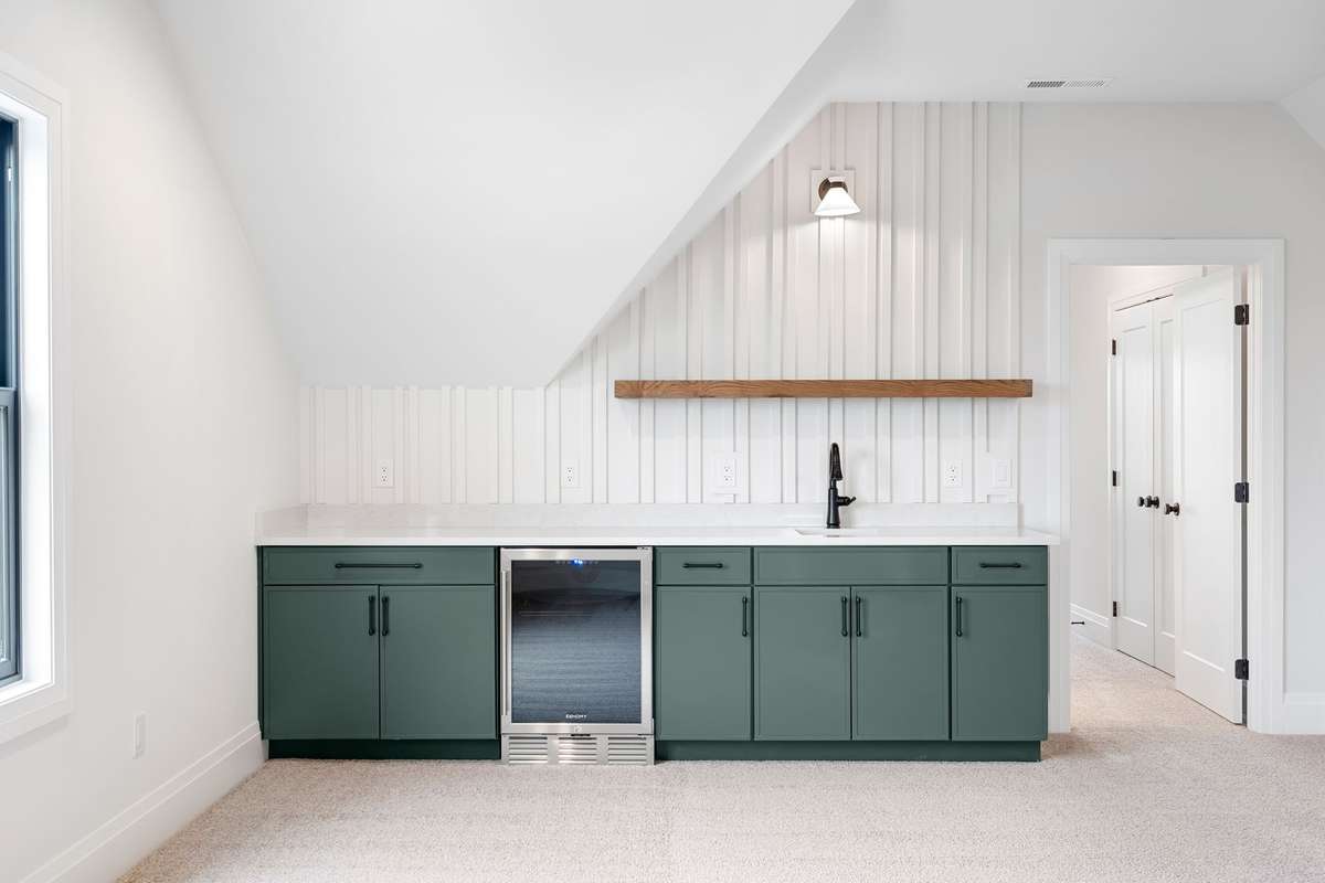 WET BAR WITH BUILT IN FRIDGE