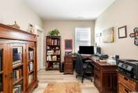 Great den, office, library or spare bedroom