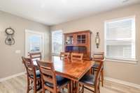 Space for large dining table seat 6-8 no problem