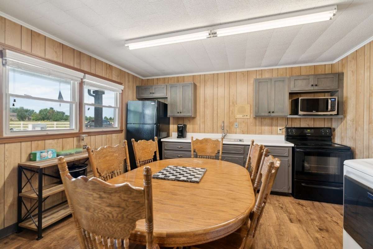 Guest House Eat-in Kitchen