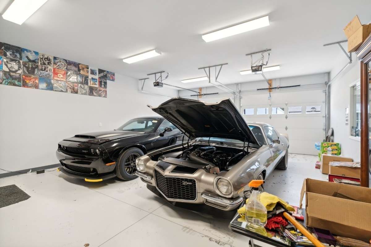 Party House 2 Car Gargae