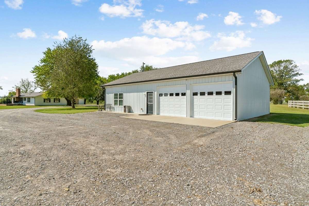 Party House with 2 Car Garage