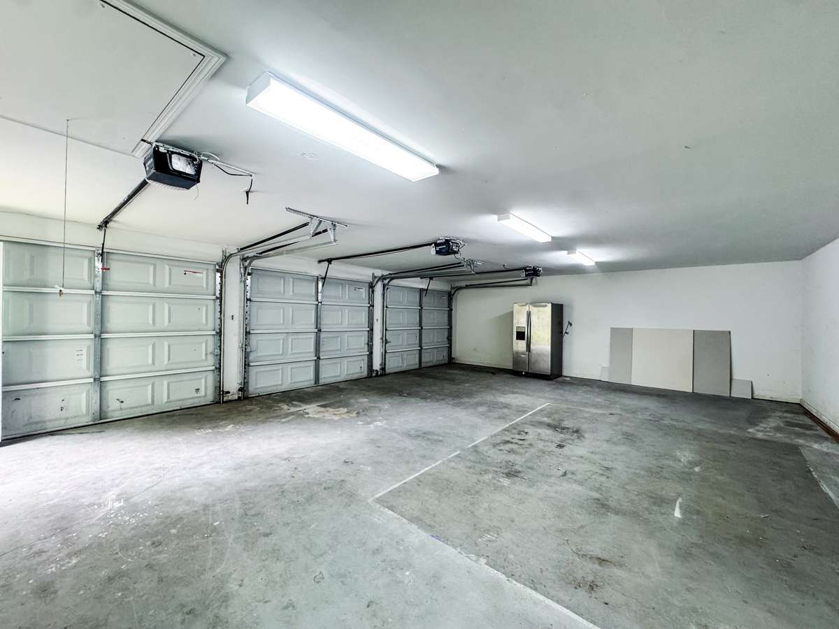 3 Stall garage