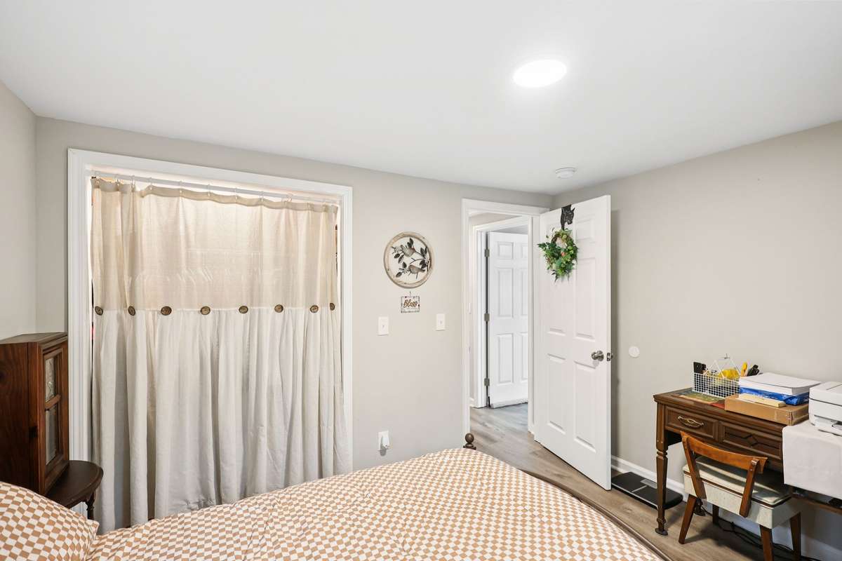Perfect space for a kids play room, home office, or workout room.  4775 New Tullahoma Hwy Manchester TN 37355