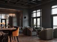 Level 3 - Staffed bar, owners’ lounge and library.