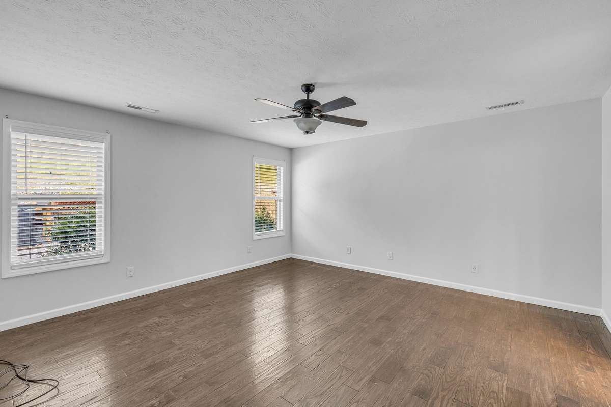 14x15 Primary bedroom, plenty of space for your king size bed!