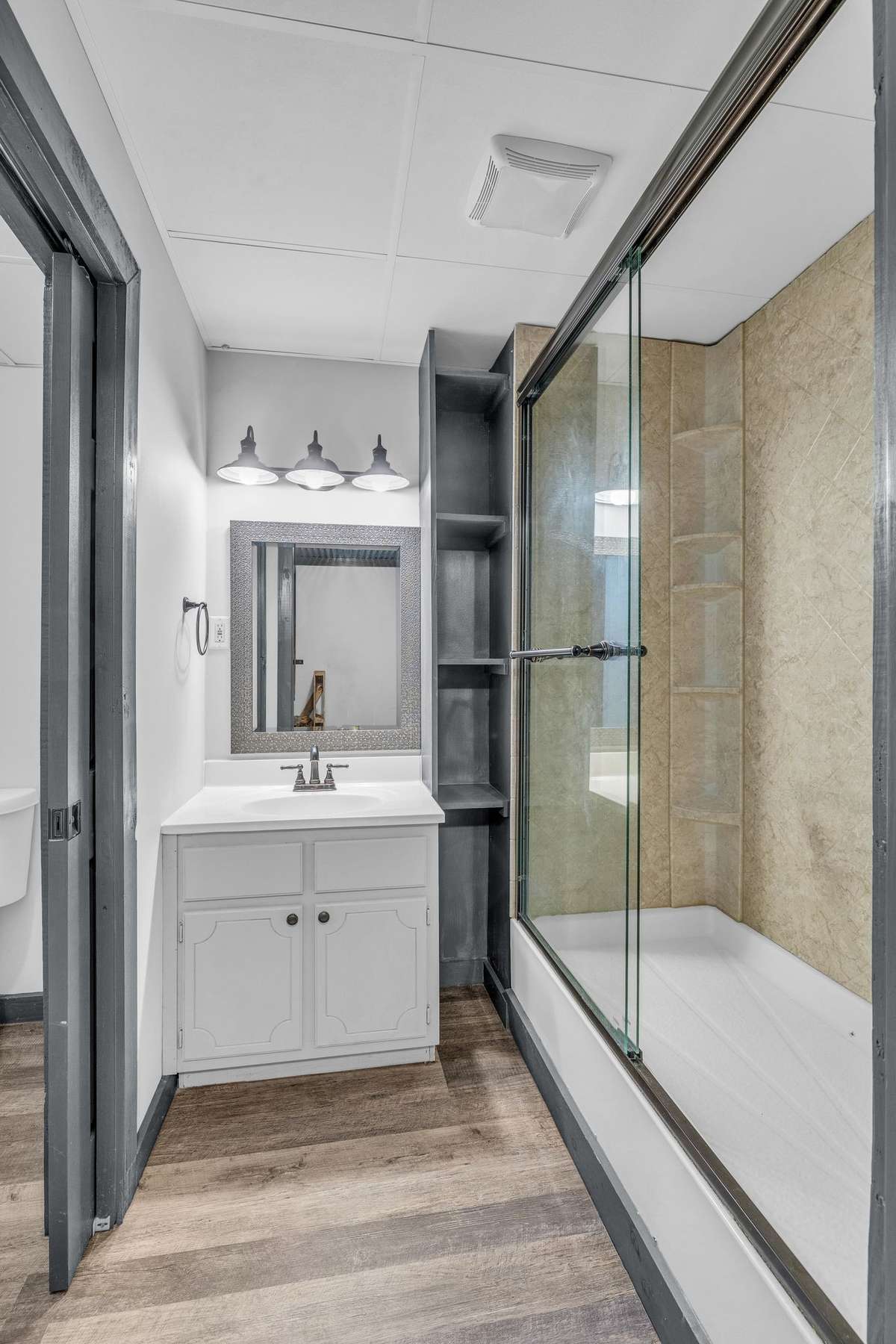 Basement full bathroom