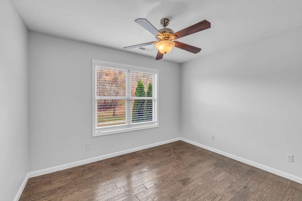 Secondary bedroom