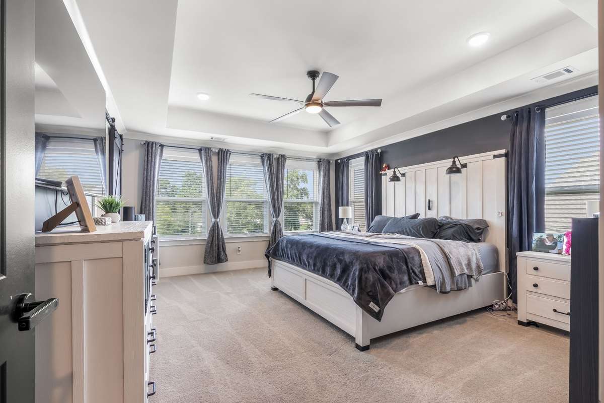 Don't you just adore the trey ceiling, the stacked windows and the "get you in the mood" lighting?