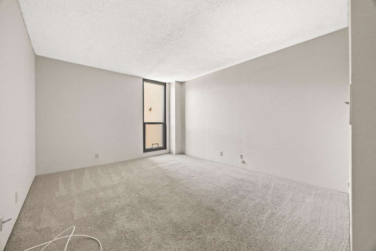 Bedroom ready for your touches!