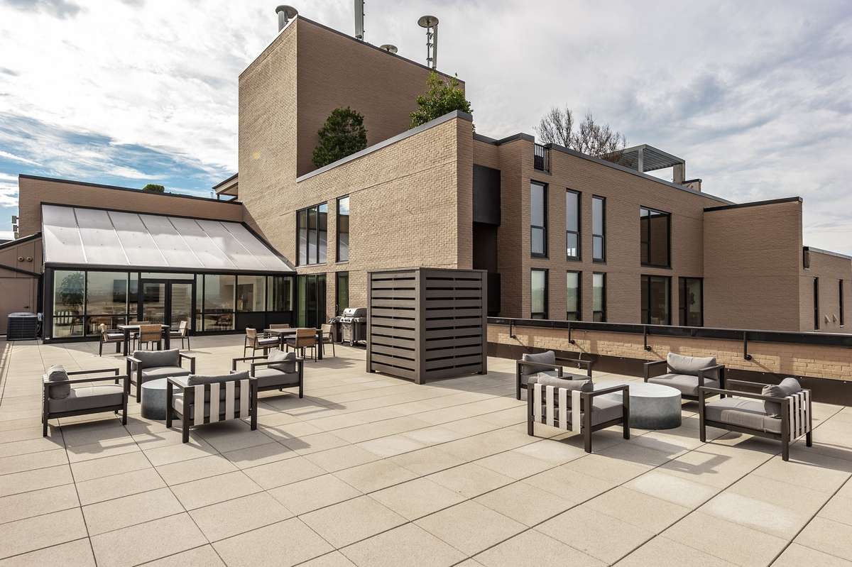 Enjoy this Rooftop Sky Terrace with Gas Grill!