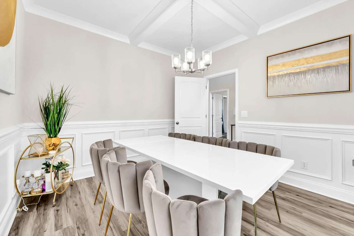 Formal dining/flex space
