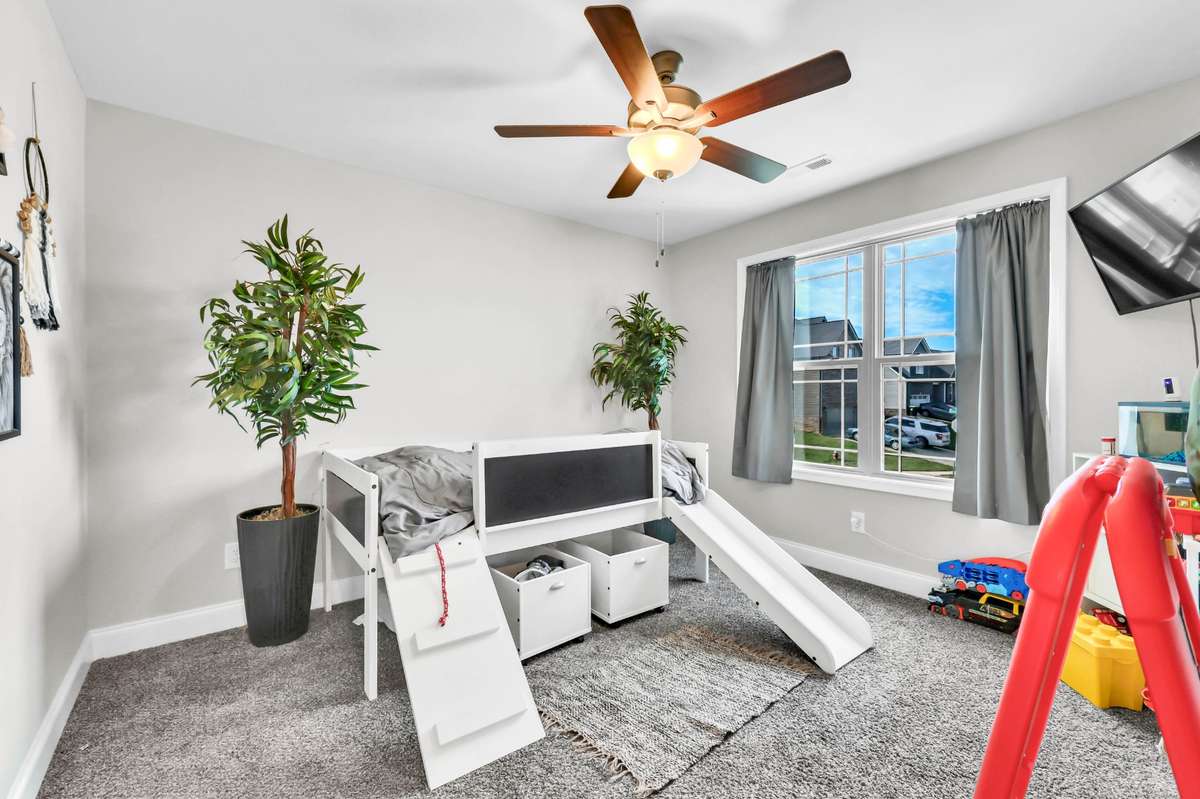 Upstairs guest bedroom