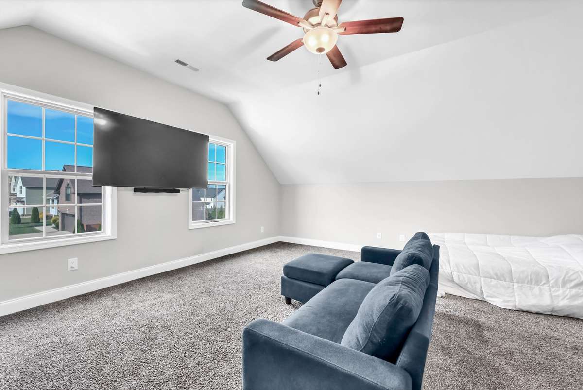 Bonus room with closet