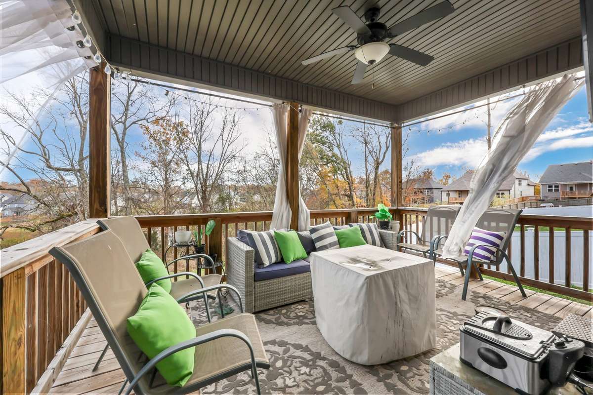 Covered deck with ceiling fan. No rear neighbors