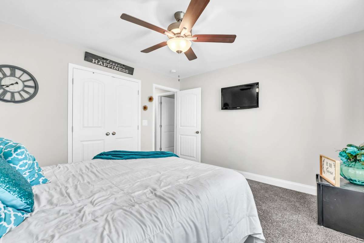 Upstairs guest bedroom