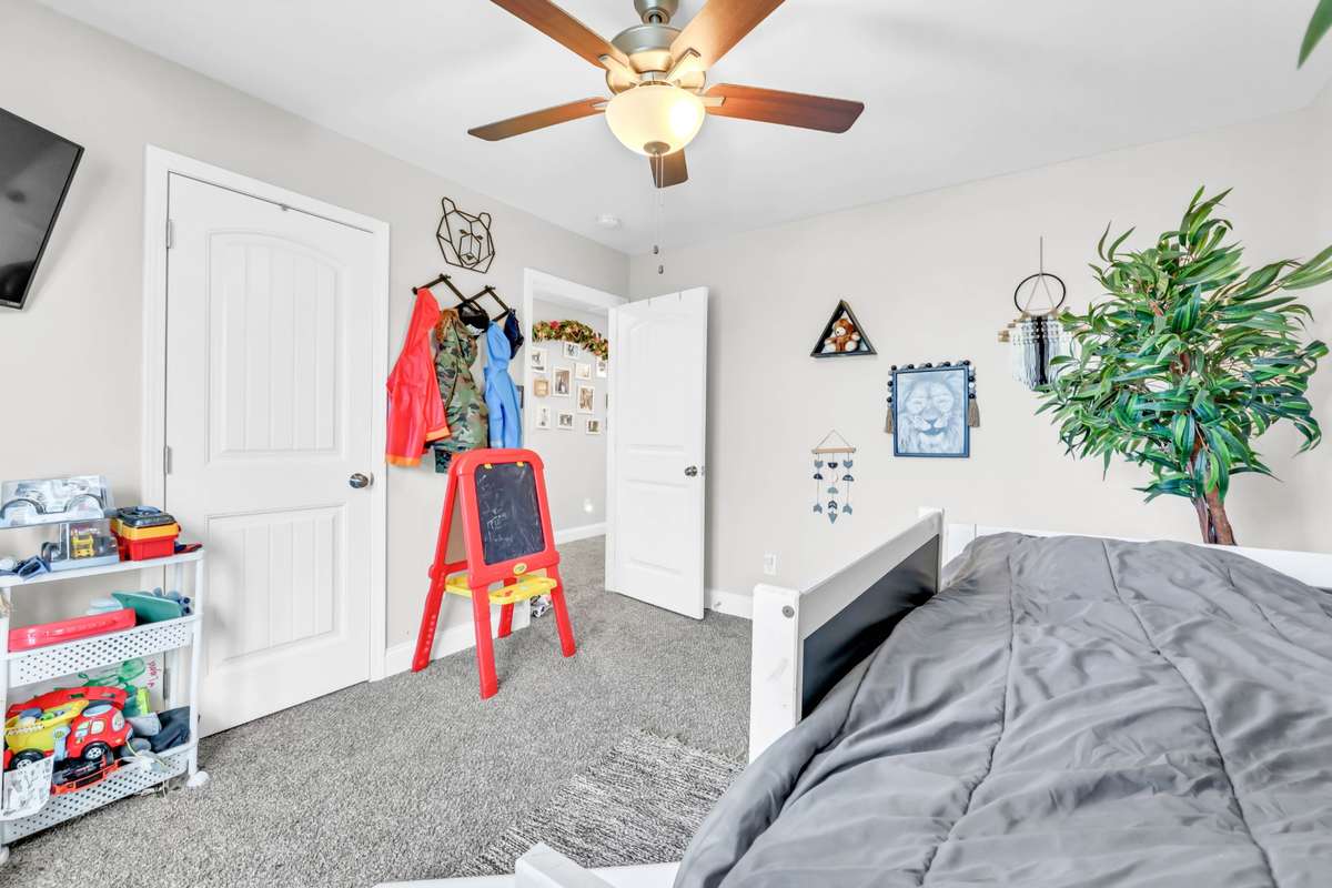 Upstairs guest bedroom