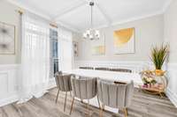 Formal dining room/flex space