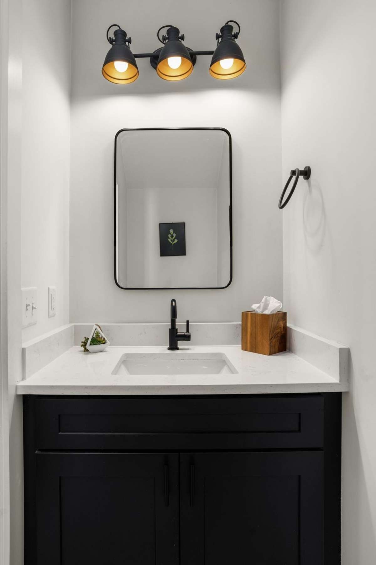 *HALF BATHROOM ON THE MAIN FLOOR*