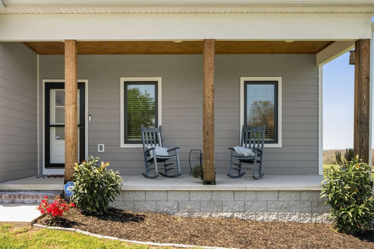 *COVERED FRONT PORCH*