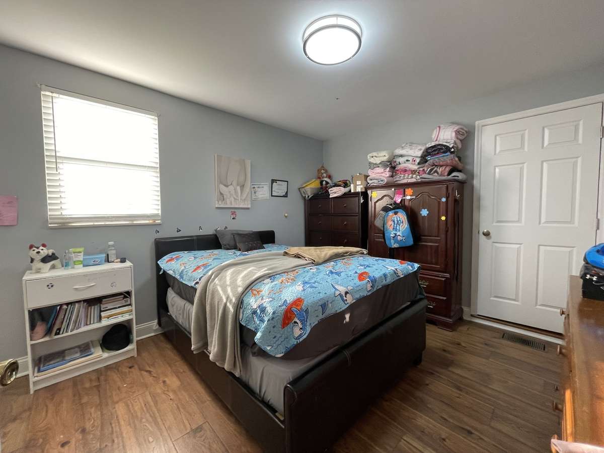 Guess Bedroom with Half Bathroom