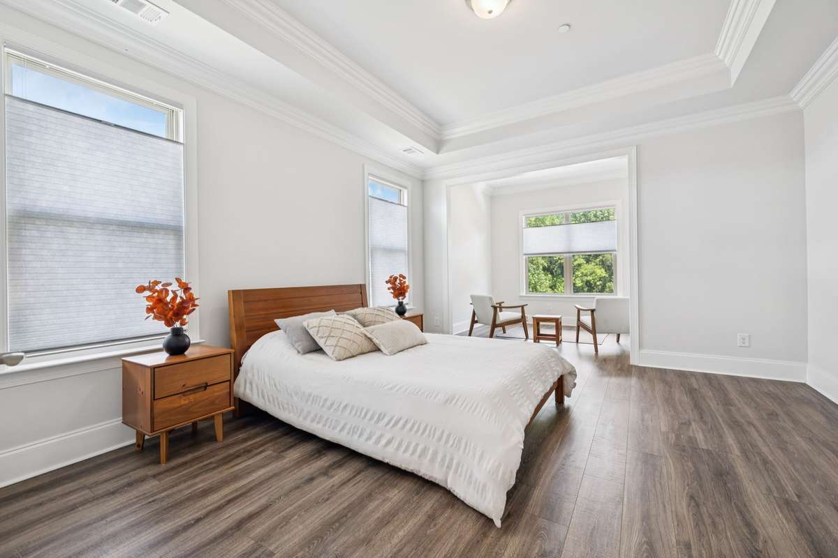 Spactious master with extra sitting room for rest and relaxation.
