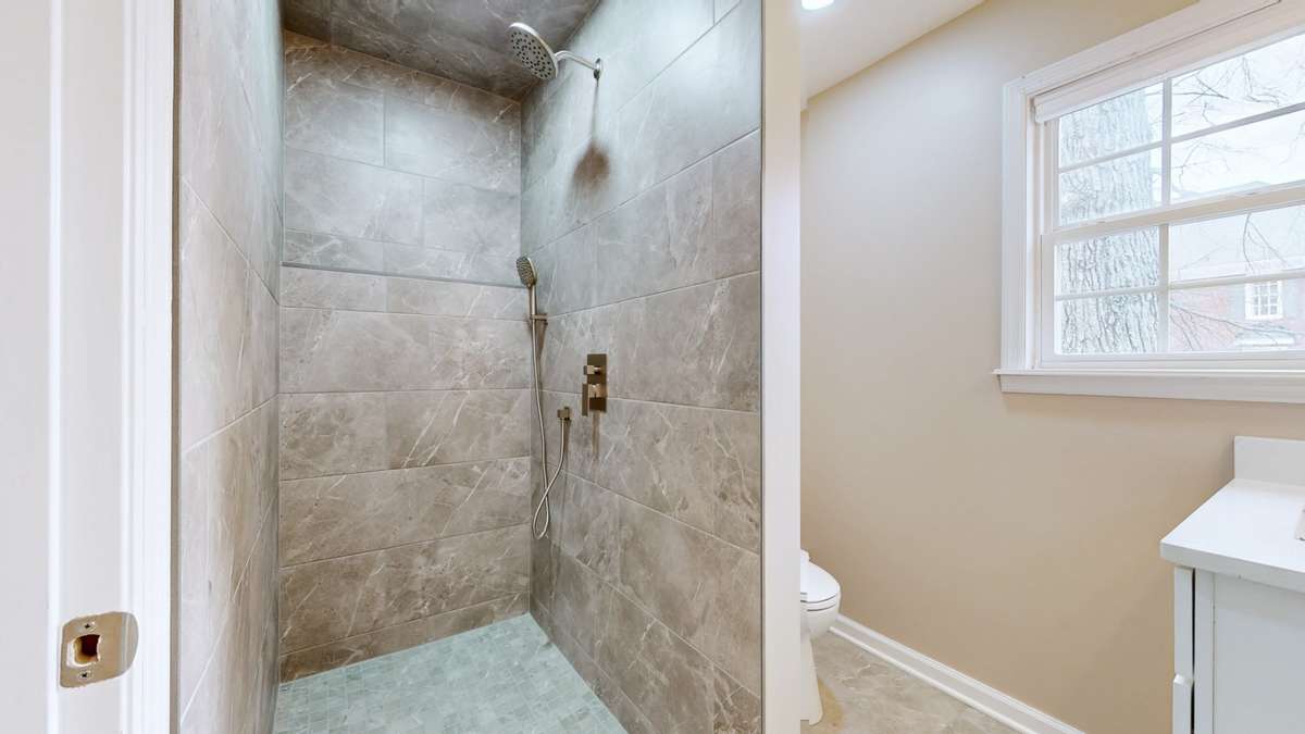 Primary Wlak In Shower