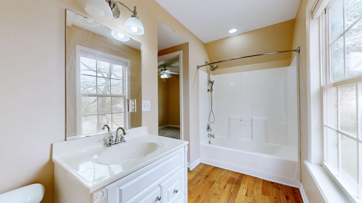 Jack & Jill bath
