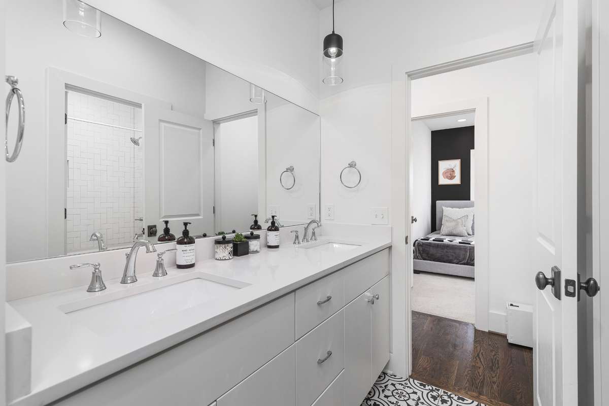 Jack and Jill bath