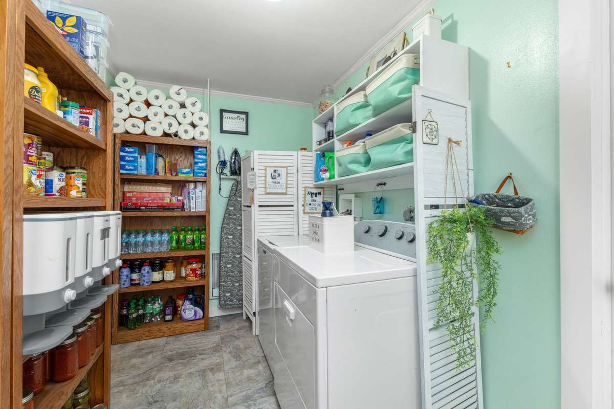 Very spacious laundry room