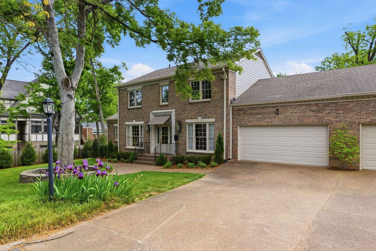 2 CAR FRONT ENTRY GARAGE