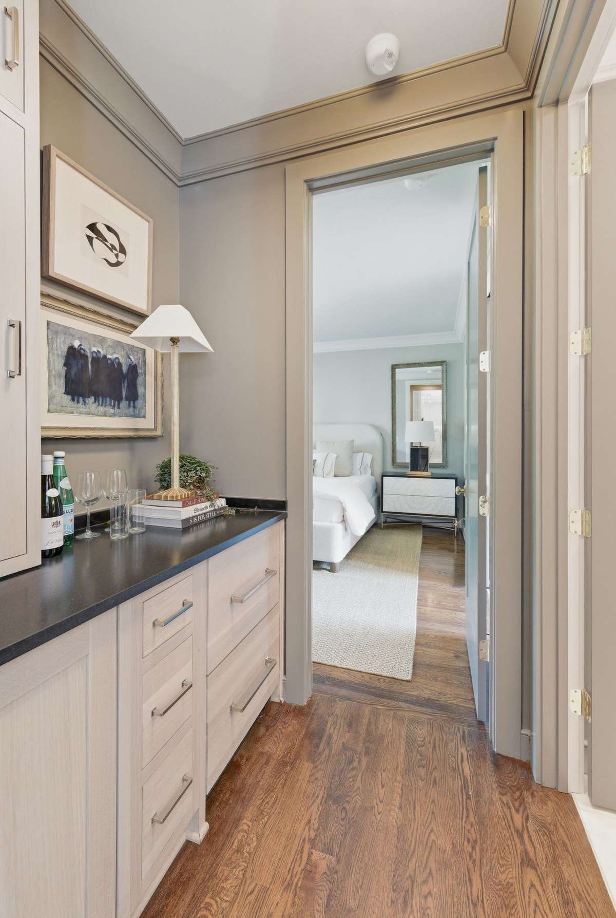 WET BAR WITH REFRIGERATOR AND ICE MACHINE