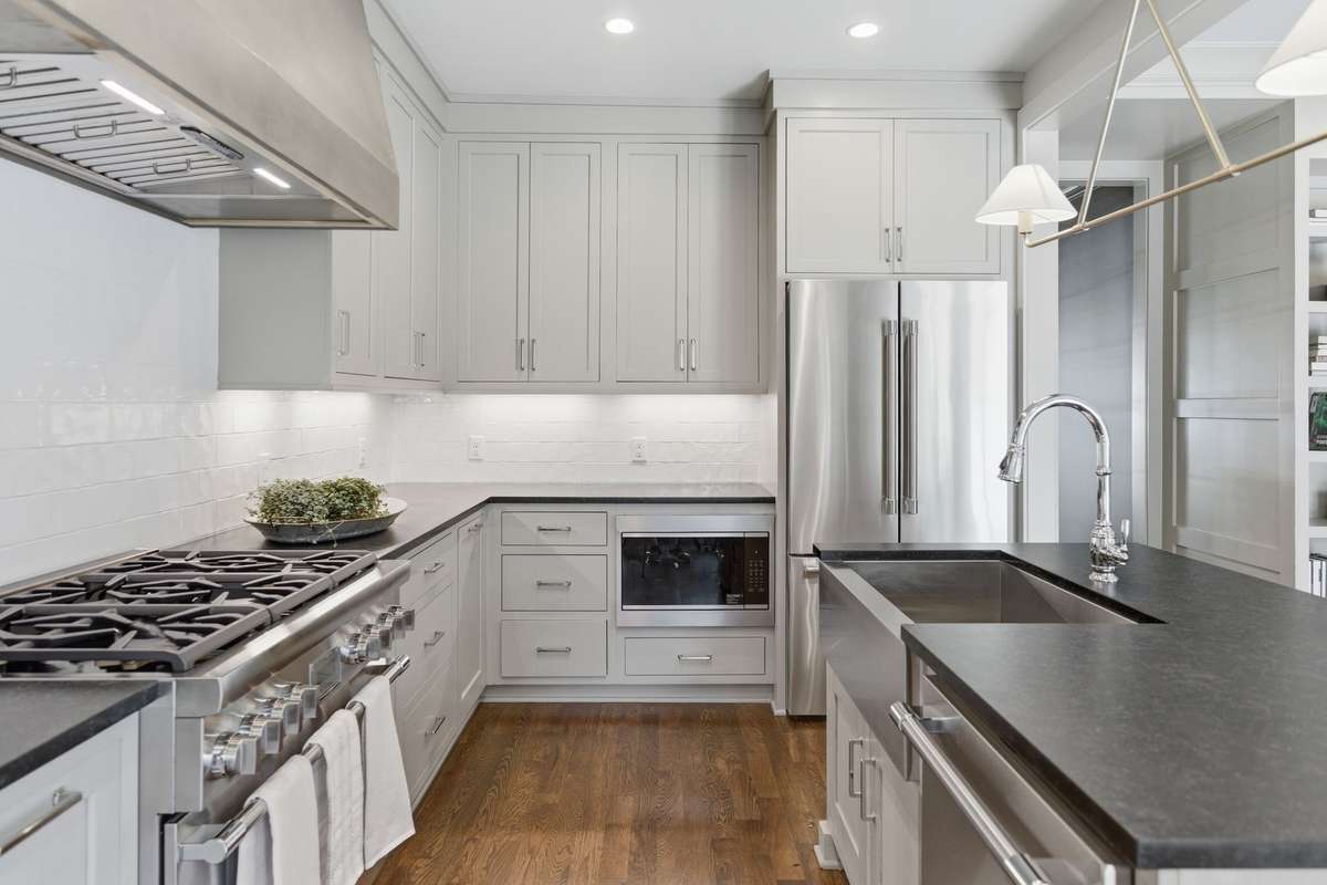 CUSTOM KITCHEN