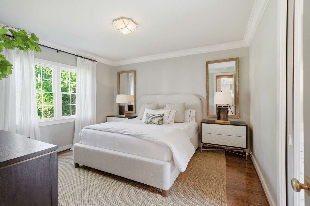 DOWNSTAIRS MASTER BEDROOM