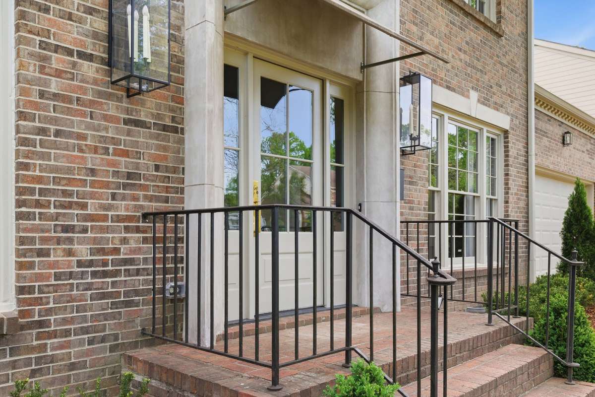 CUSTOM FRONT ENTRY