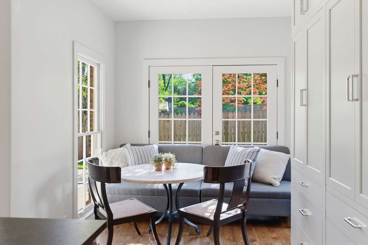 BREAKFAST ROOM
