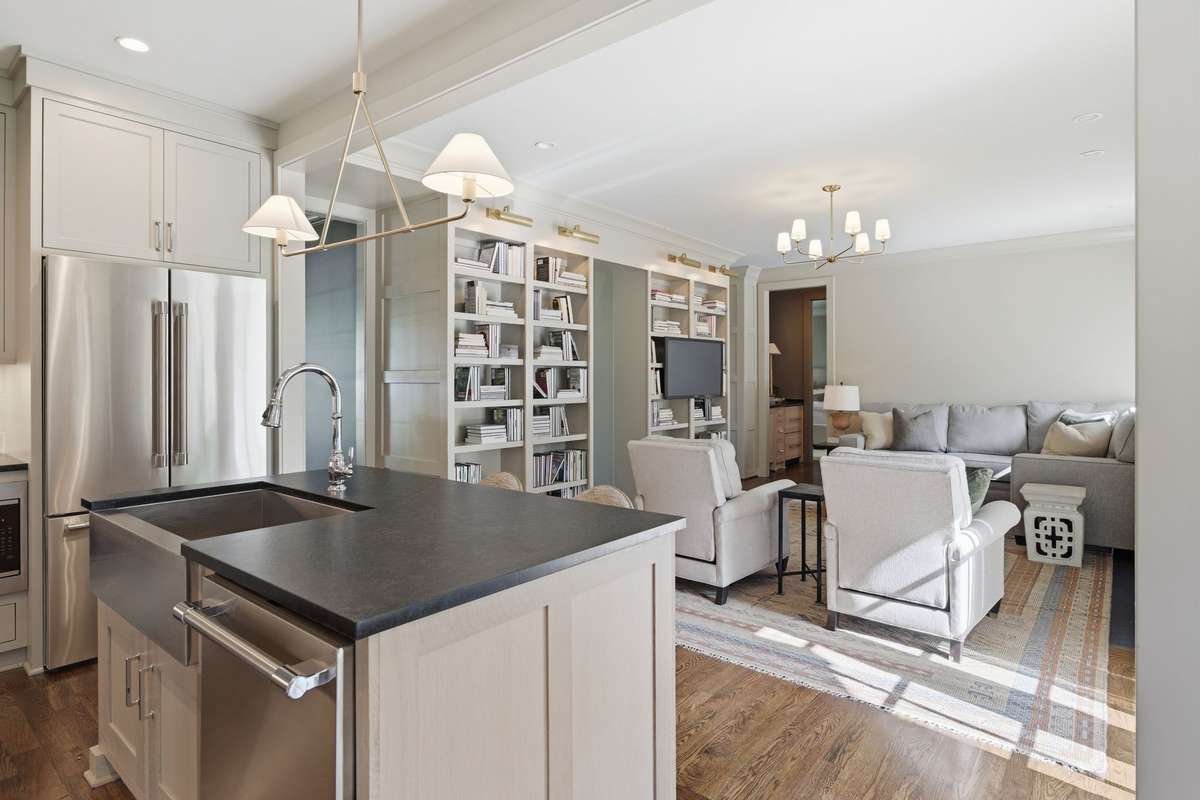 CENTER KITCHEN ISLAND