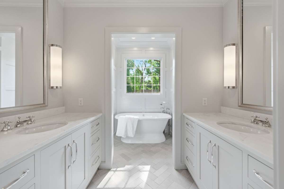 DOWNSTAIRS MASTER BATH WITH DOUBLE VANITIES AND FREESTANDING TUB
