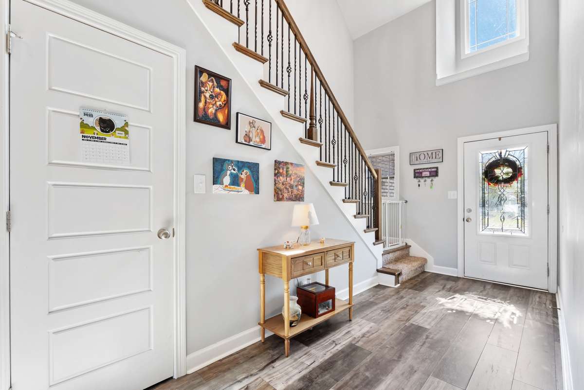 Entry way with vaulted ceilings and large window overlooking the walkway.  561 Tacoma Dr Clarksville TN 37043