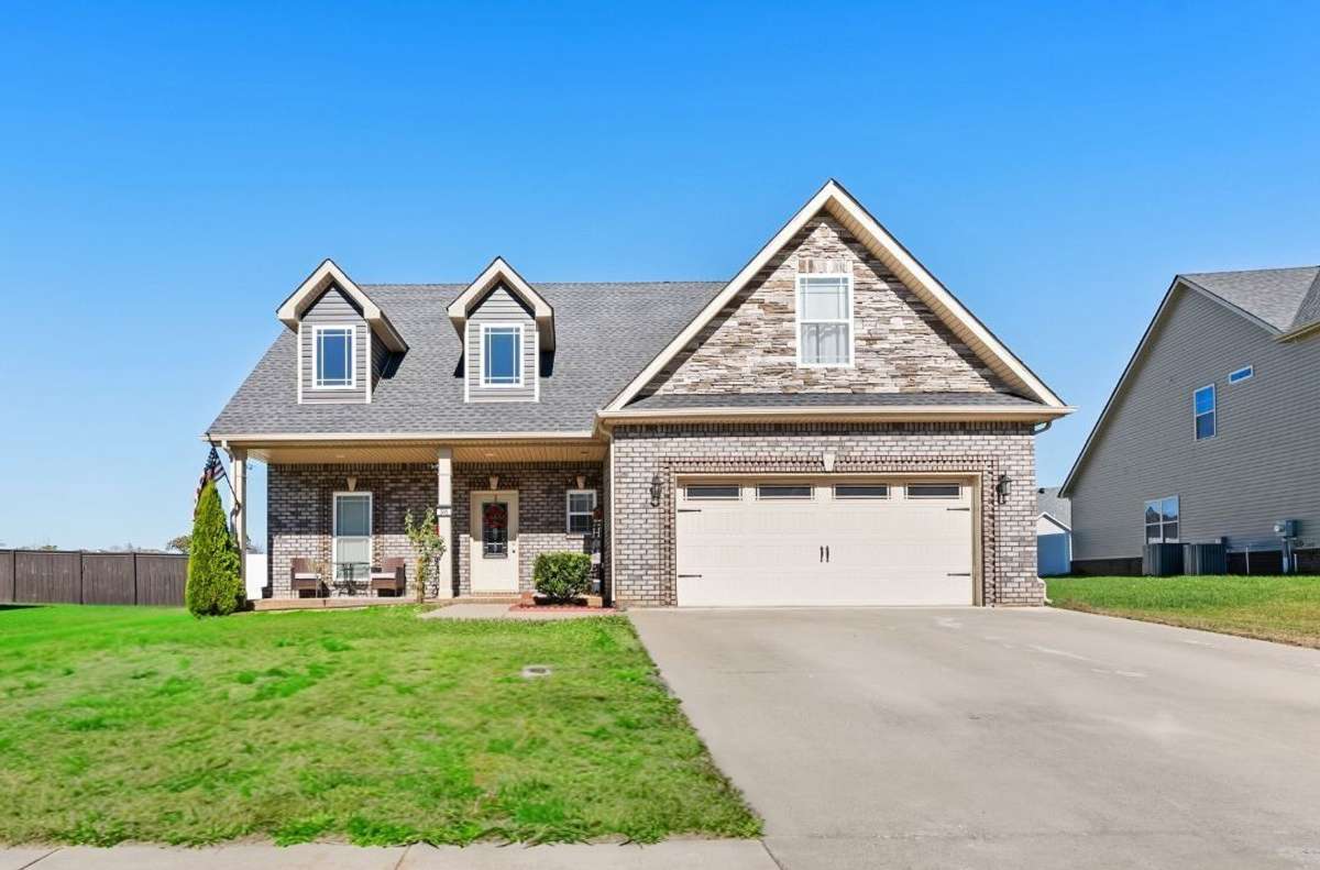 Welcome Home!  561 Tacoma Dr Clarksville TN 37043