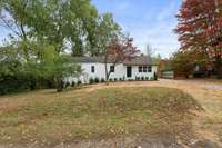 Here's the mid century cottage of your dreams.